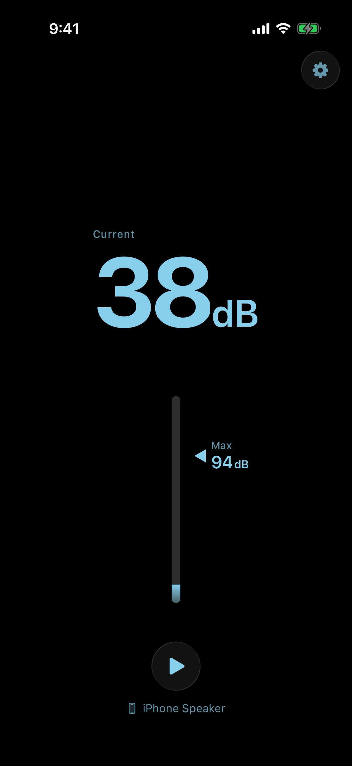Level reading an output level in the ice-blue colorway with the gradient meter